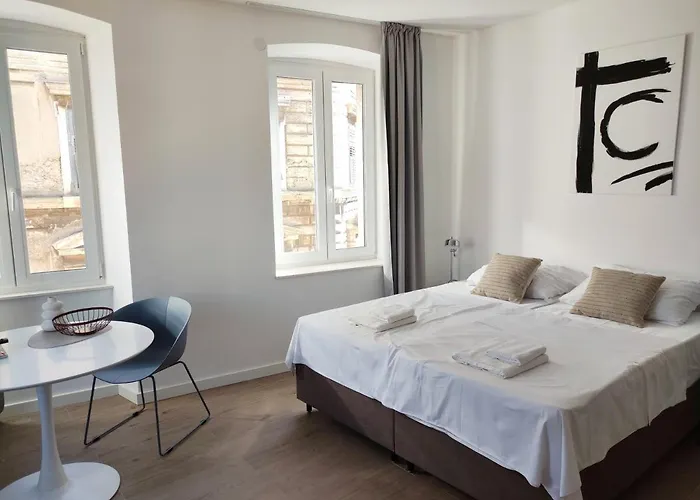 아파트 Nik 풀라