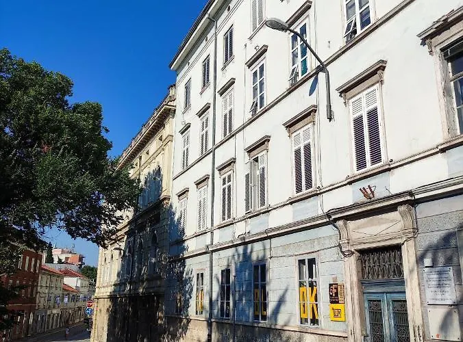 아파트 Nik 풀라